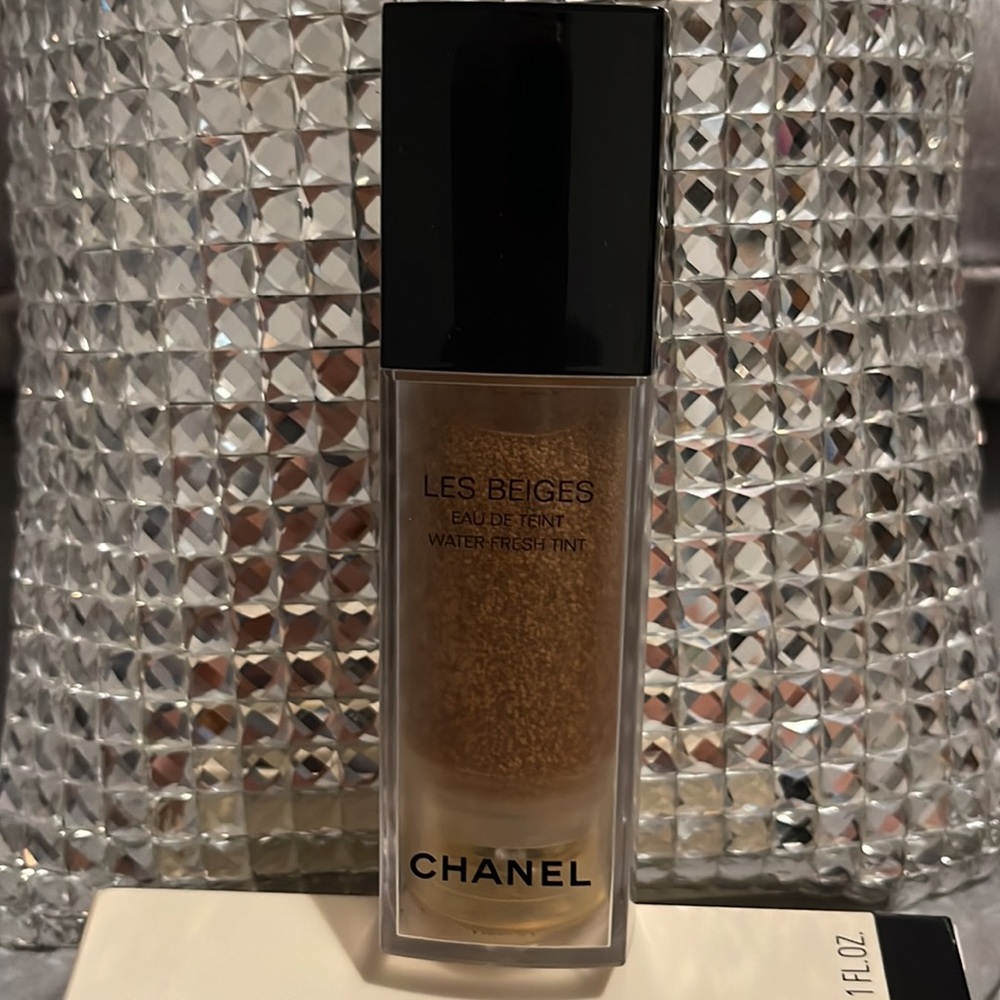 Chanel Les Beiges Water Fresh Tint in Medium, Full Sized, 1 Fl Oz/30 ml